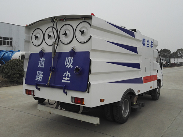 五十铃吸尘车
